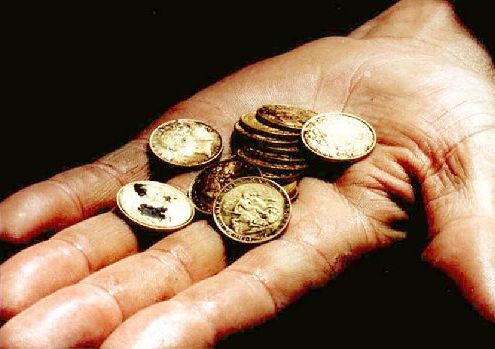 Hand_coins